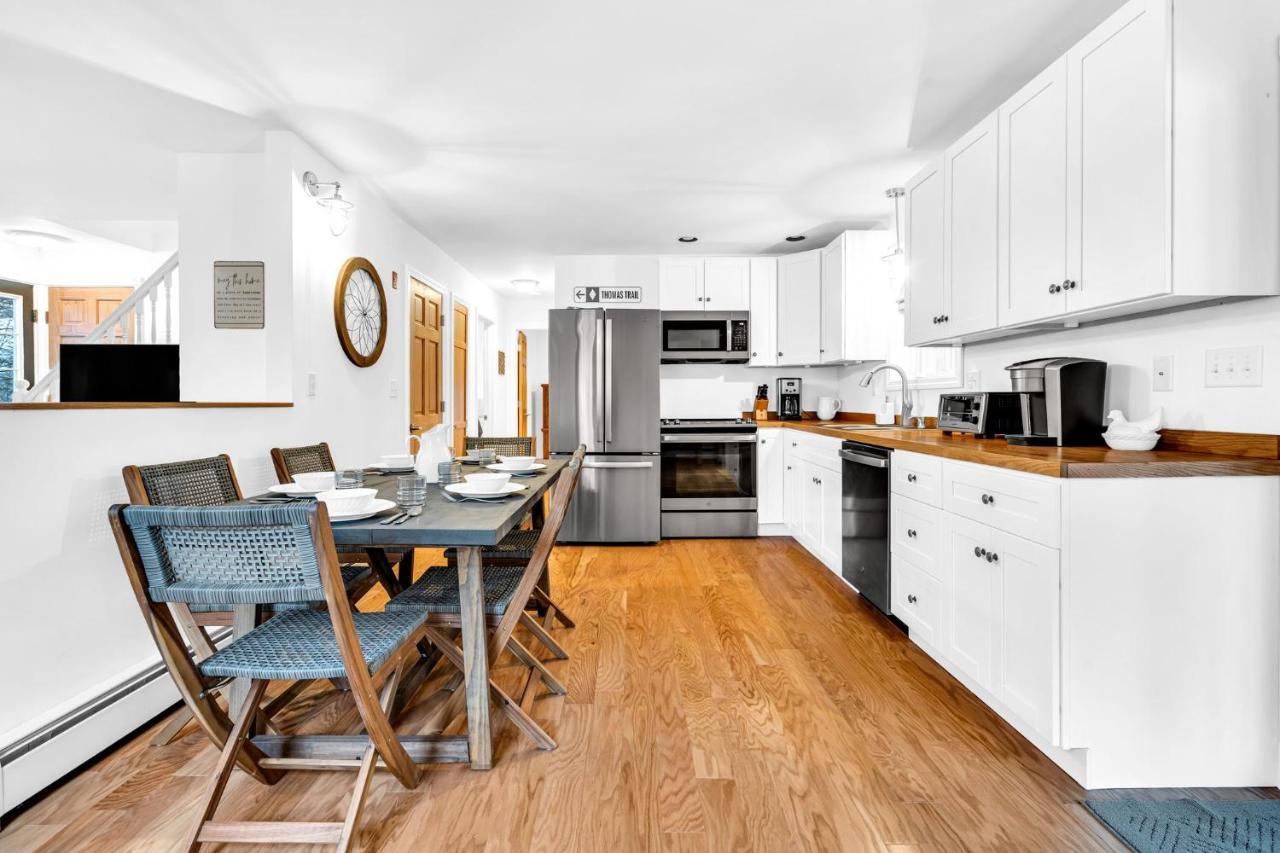 Holiday home Thomas Trail - Game Room, Fire Pit, 1 Min To Mountain & Shared Beach!