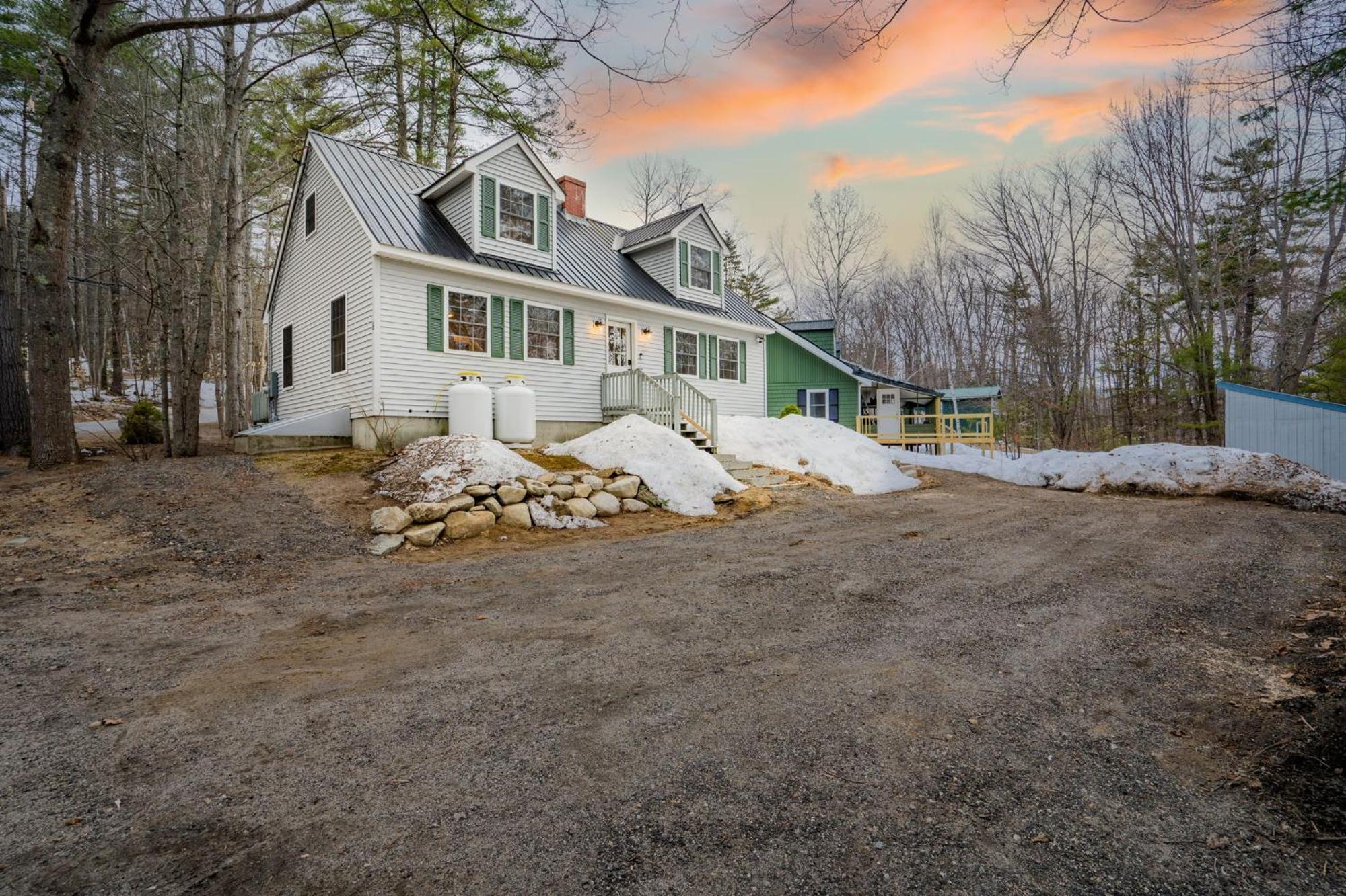 Holiday home Thomas Trail - Game Room, Fire Pit, 1 Min To Mountain & Shared Beach! Bridgton